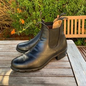 Blundstone boots black